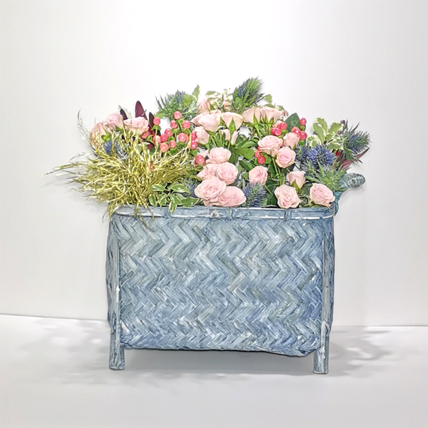 ورود في سلة زرقاء 'زهور مع قاعدة'